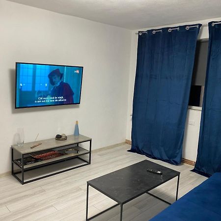 Black& White Apartment Brasov Luaran gambar
