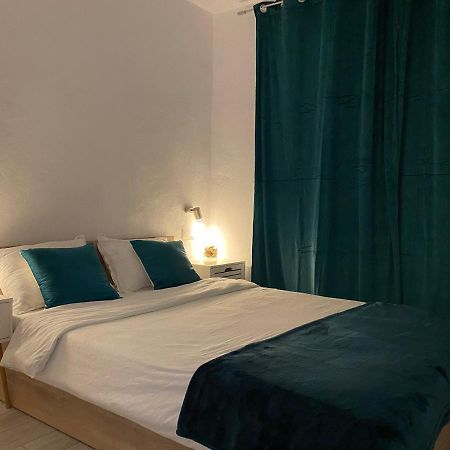 Black& White Apartment Brasov Luaran gambar