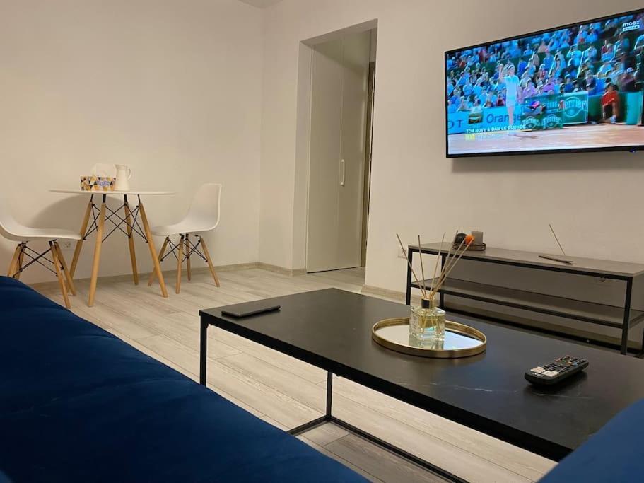Black& White Apartment Brasov Luaran gambar