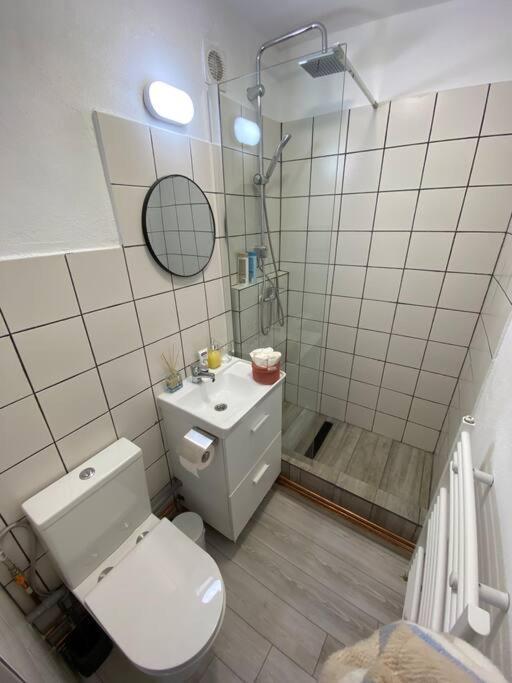 Black& White Apartment Brasov Luaran gambar