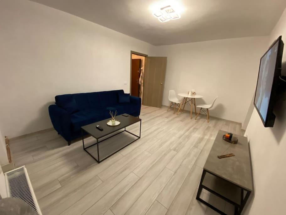 Black& White Apartment Brasov Luaran gambar
