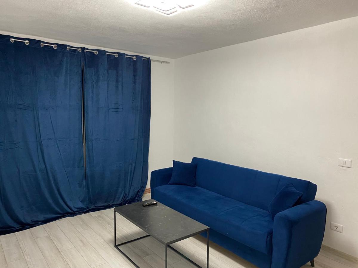 Black& White Apartment Brasov Luaran gambar